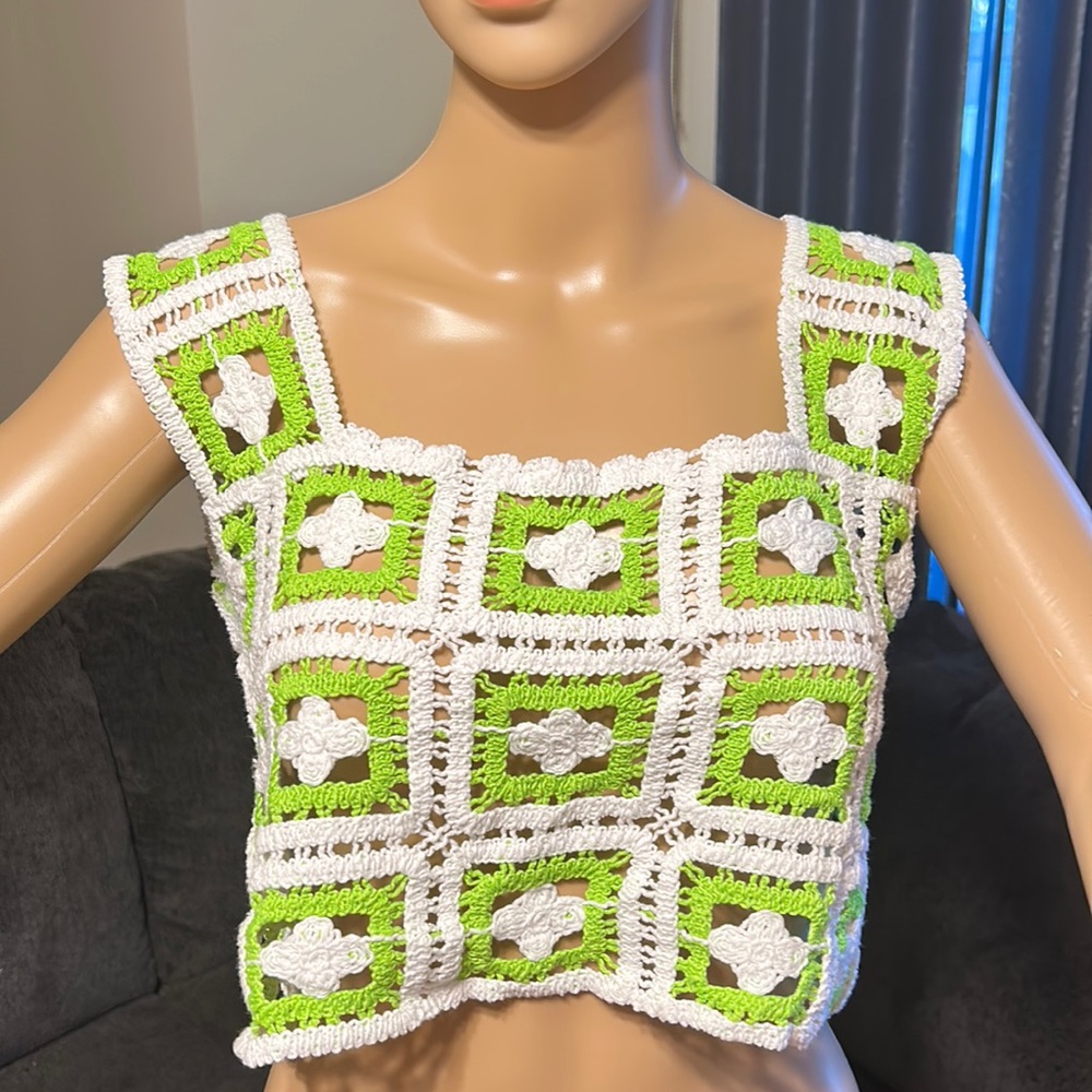 Julia by love J Crothet Lime green&White top, small
